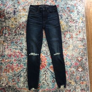 dark washed american eagle skinny jeans.